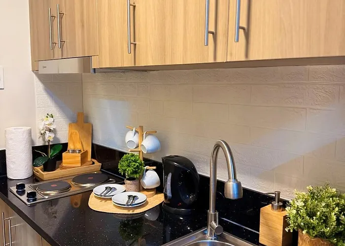 Newly-furnished 1br With Balcony Near Mrt Mandaluyong Apartamento